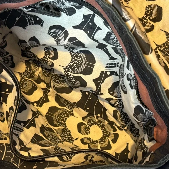 Liebeskind Berlin Leather Shoulder Bag - Picture 8 of 11